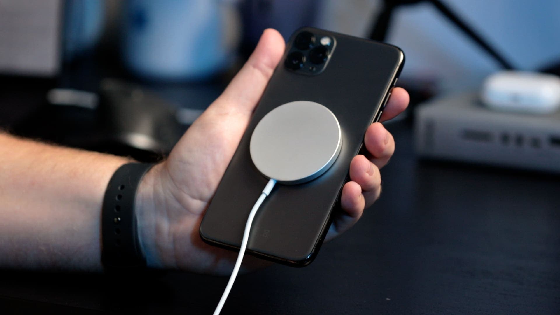 MagSafe smartphone cases